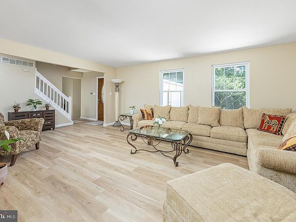 5th image of 1739 Paine Ct