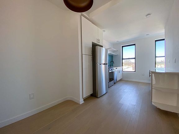 3rd image of 557 17th St #3LB