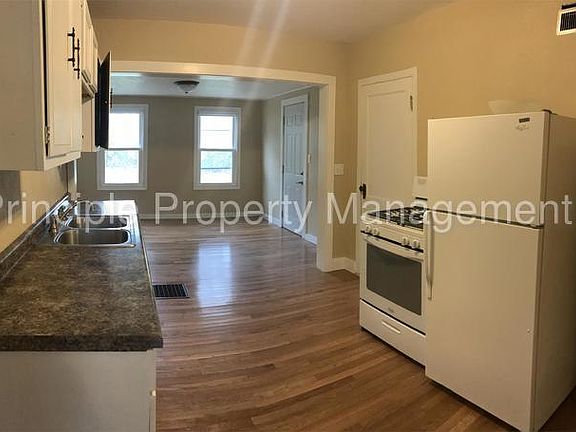 5th image of 2004 N Northcrest Dr