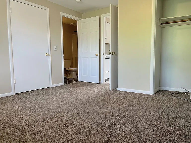 2654 Sheridan Dr — Photo 5