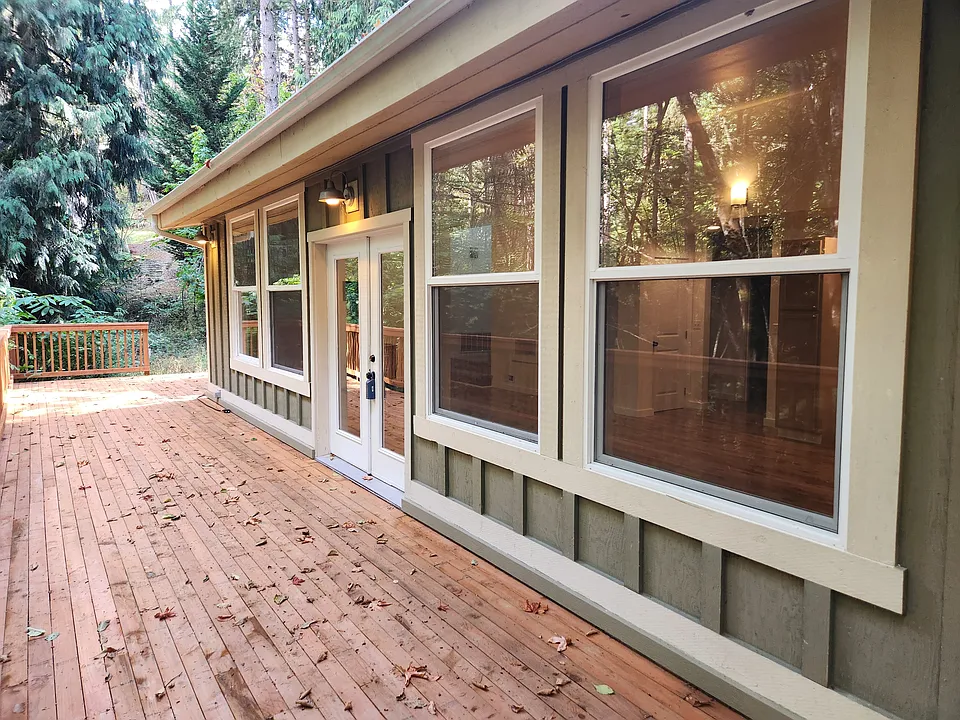 17818 Overlake Ct SE