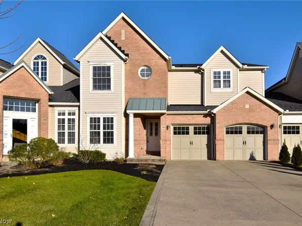 355 Hollyhock Ct, Cleveland, OH 44124