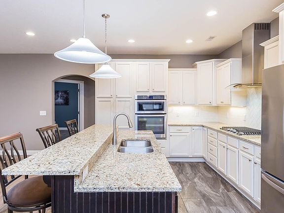 4th image of 912 Essex Loop Unit 912