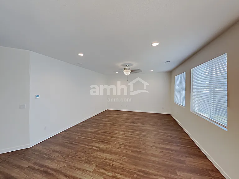 1011 NE 12th Cir — Photo 6