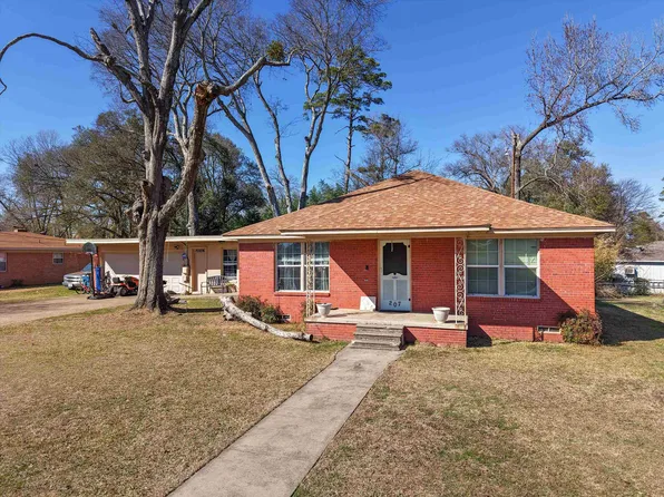 207 Lafayette Blvd, Gladewater, TX 75647