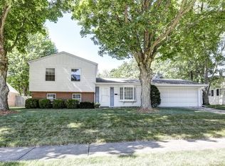 209 Hillside Ln, Bloomington, IL