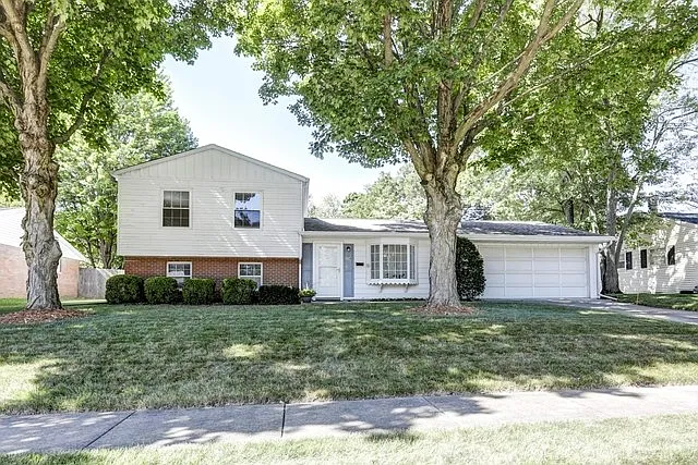 209 Hillside Ln photo 1