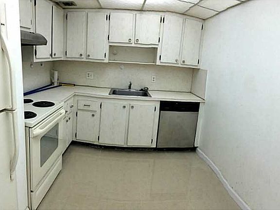 3rd image of 2500 NE 135th St APT 804