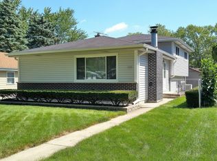 525 N Iowa Ave, Villa Park, IL 60181