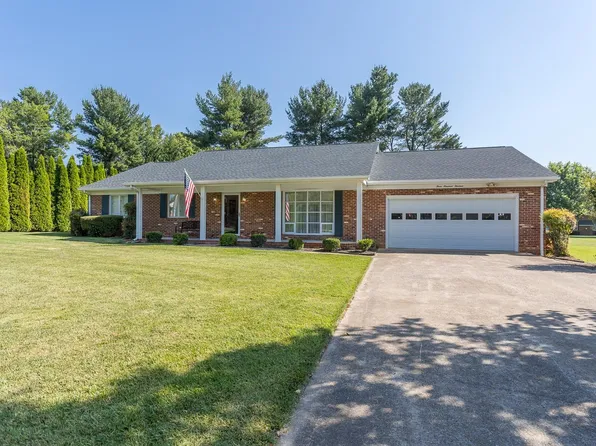 313 Stonewall Dr, Waynesboro, VA 22980