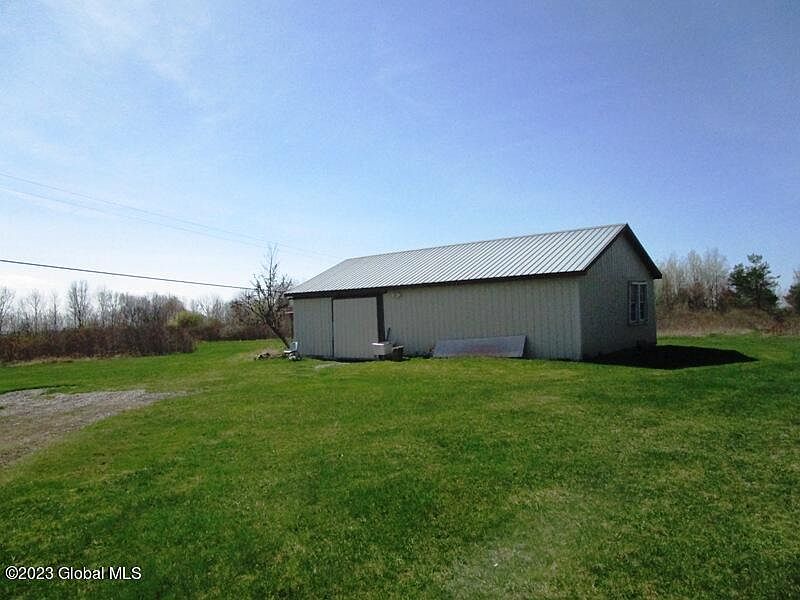 3rd image of 764 Esperance Road