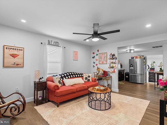 4th image of 355 Carey Ave