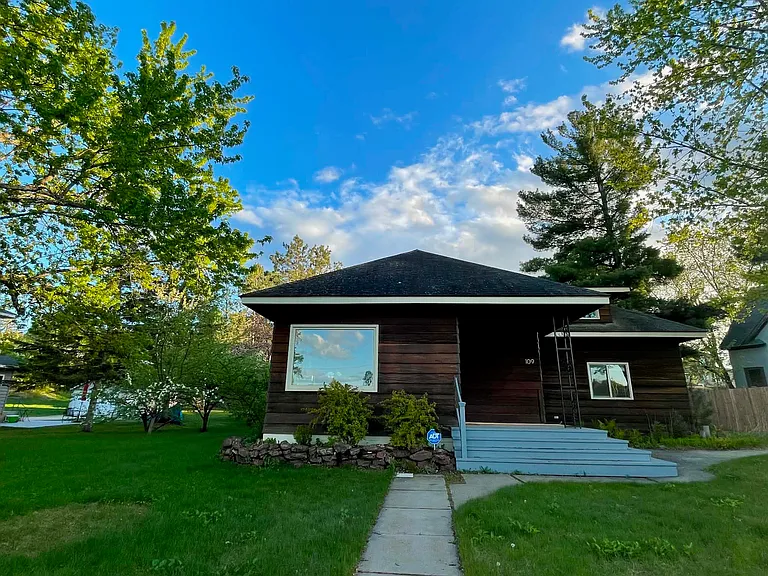 109 Lakeview Blvd — Photo 1