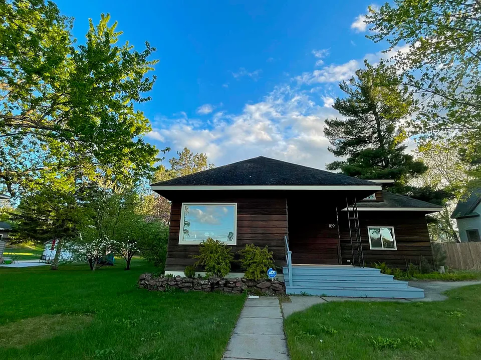 109 Lakeview Blvd