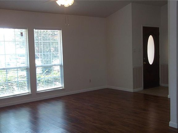 3rd image of 1509 Bandera Dr