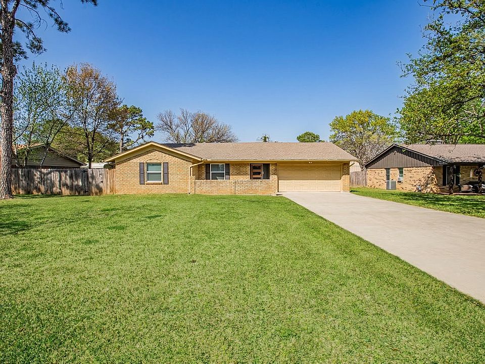 1st image of 311 Hedgerow Ln