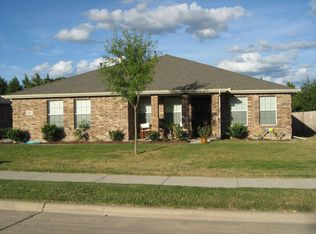 1304 Lake Grove Ln, Desoto, TX 75115