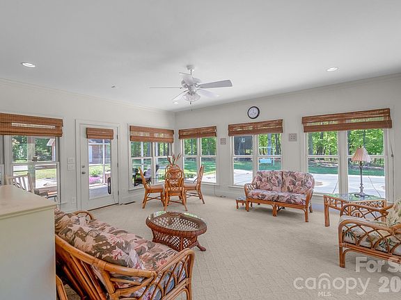 5th image of 1178 Autumn Ln