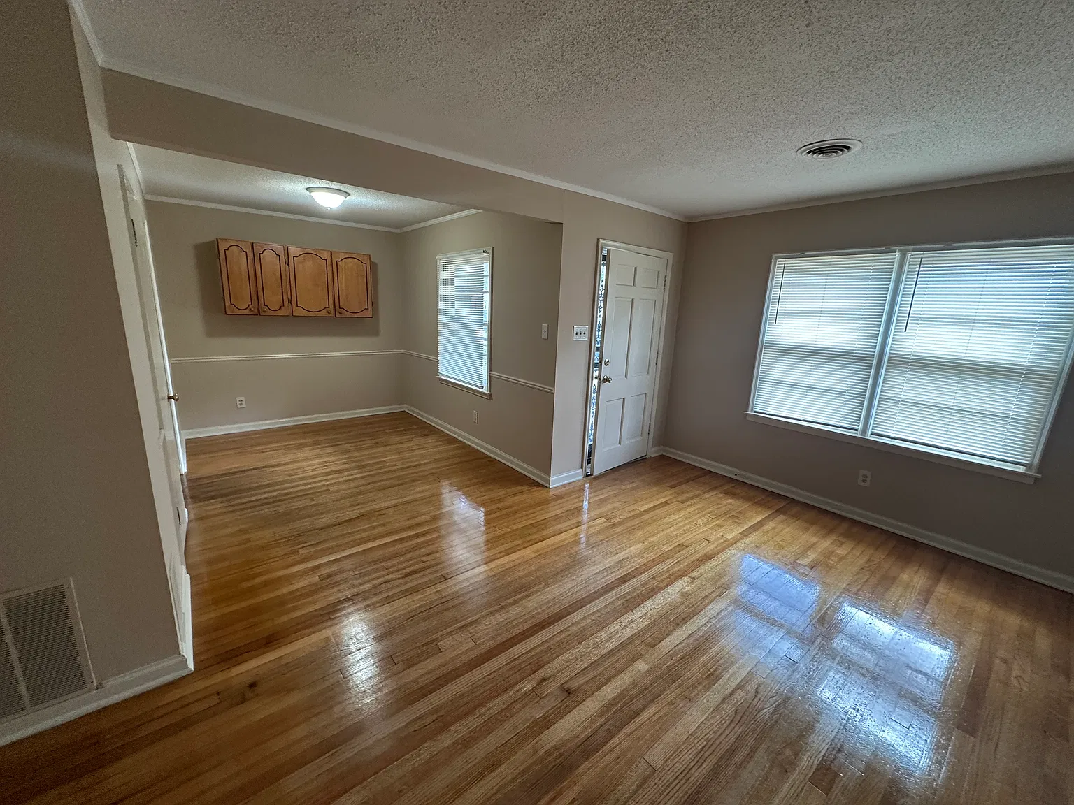 3 bed, 1427 sqft, $1,695 — Photo 2
