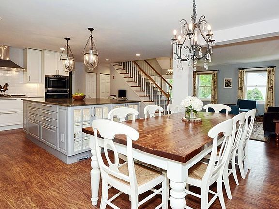 5th image of 44 Beechwood Dr
