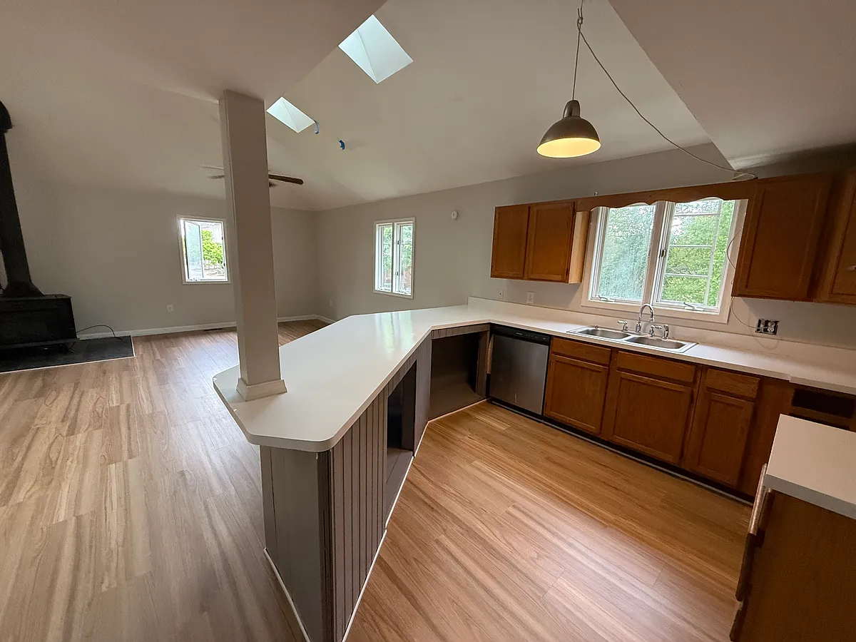Building Photo - 208 Saint Marys Ave #E