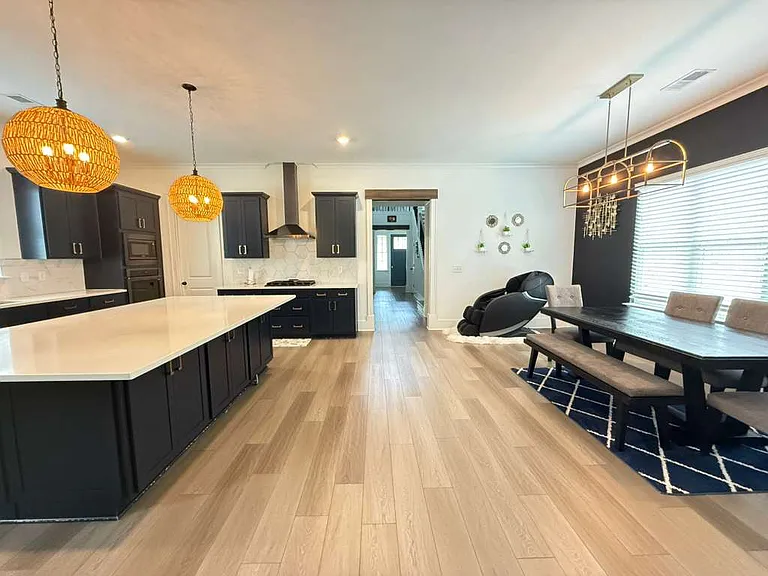 Kitchen & Dining