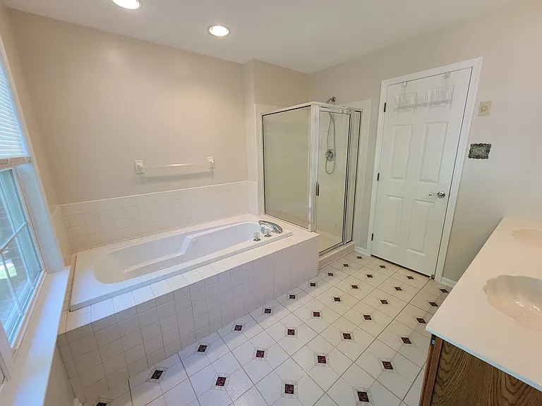 178 Queensbury Pl — Photo 10