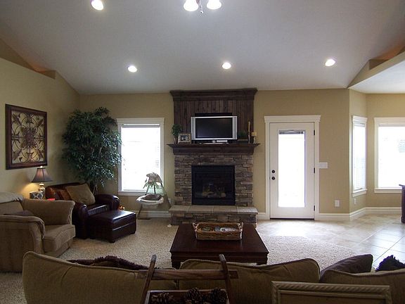 2nd image of 951 Oxbow Ln