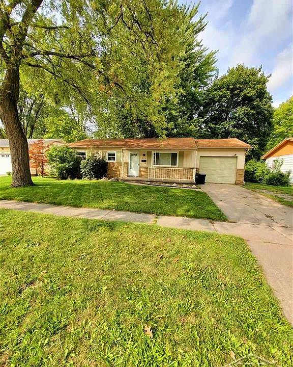 1st image of 910 Caravelle Dr