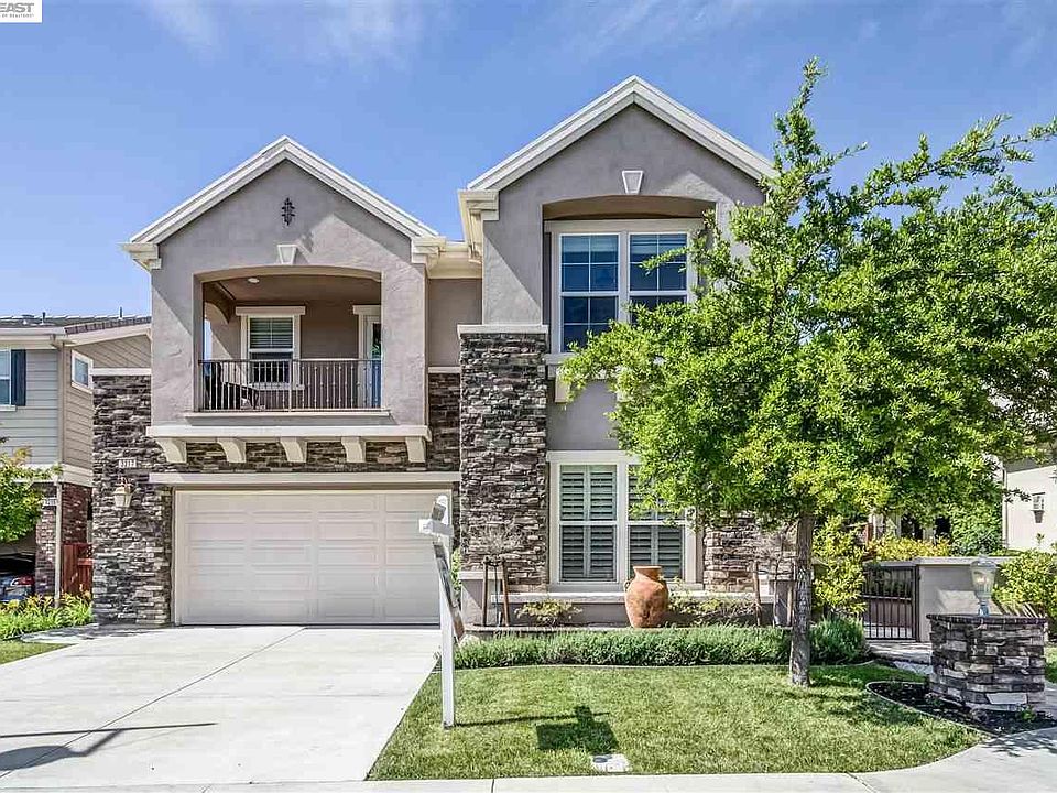 2nd image of 3217 Ridgefield Way