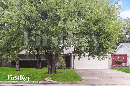 604 Circleview Dr Photo 1
