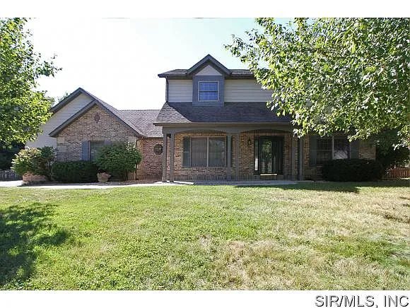 222 Winterberry Dr photo 1