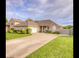 1404 Sanford Dr, Bentonville, AR 72712