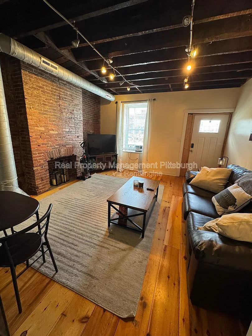 2 bed, 1.5 bath, 1224 sqft, $1,690 — Photo 2