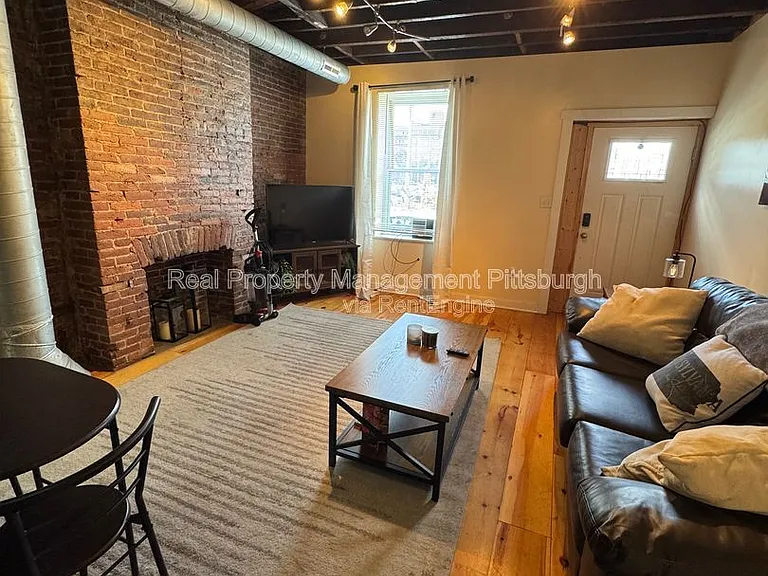 47 Van Braam St — Photo 2