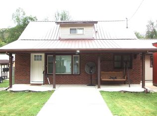 70 Wallen Dr, Van Lear, KY 41265