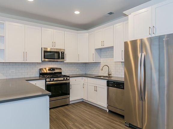 4th image of 2530 N Clark St APT 202