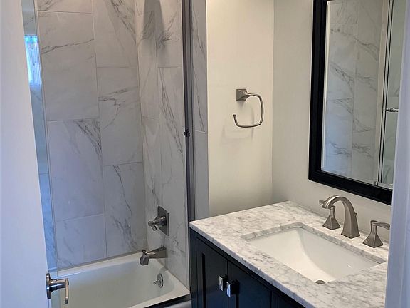 4th image of 1627 Camden Ave APT 303