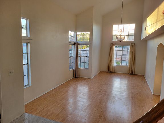 5th image of 10804 Penara St