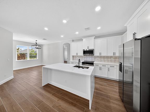 5th image of 1116 SW London Lane