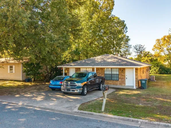 207 S Center St, Conway, AR 72034