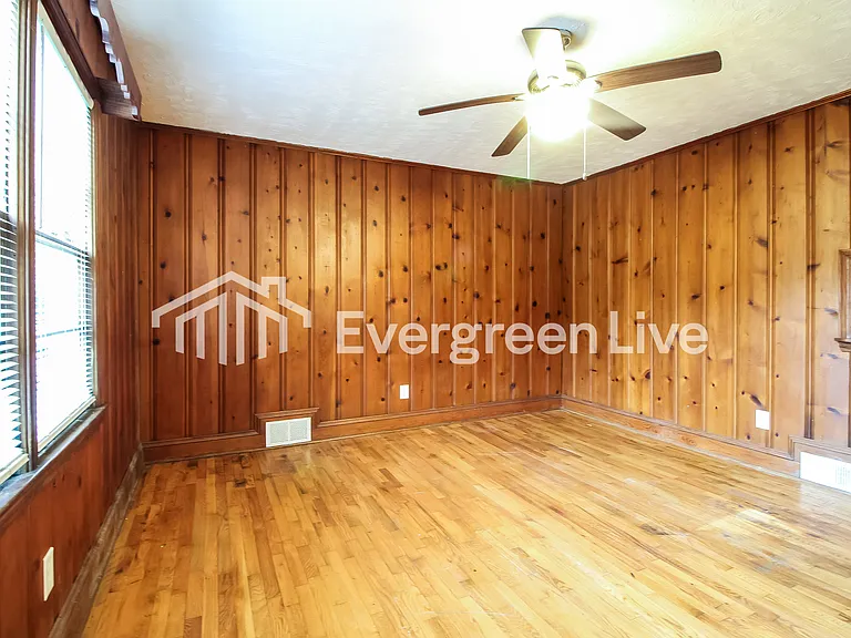 500 Brookdale Dr — Photo 8