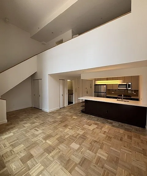 312 11th Ave #4G — Photo 1