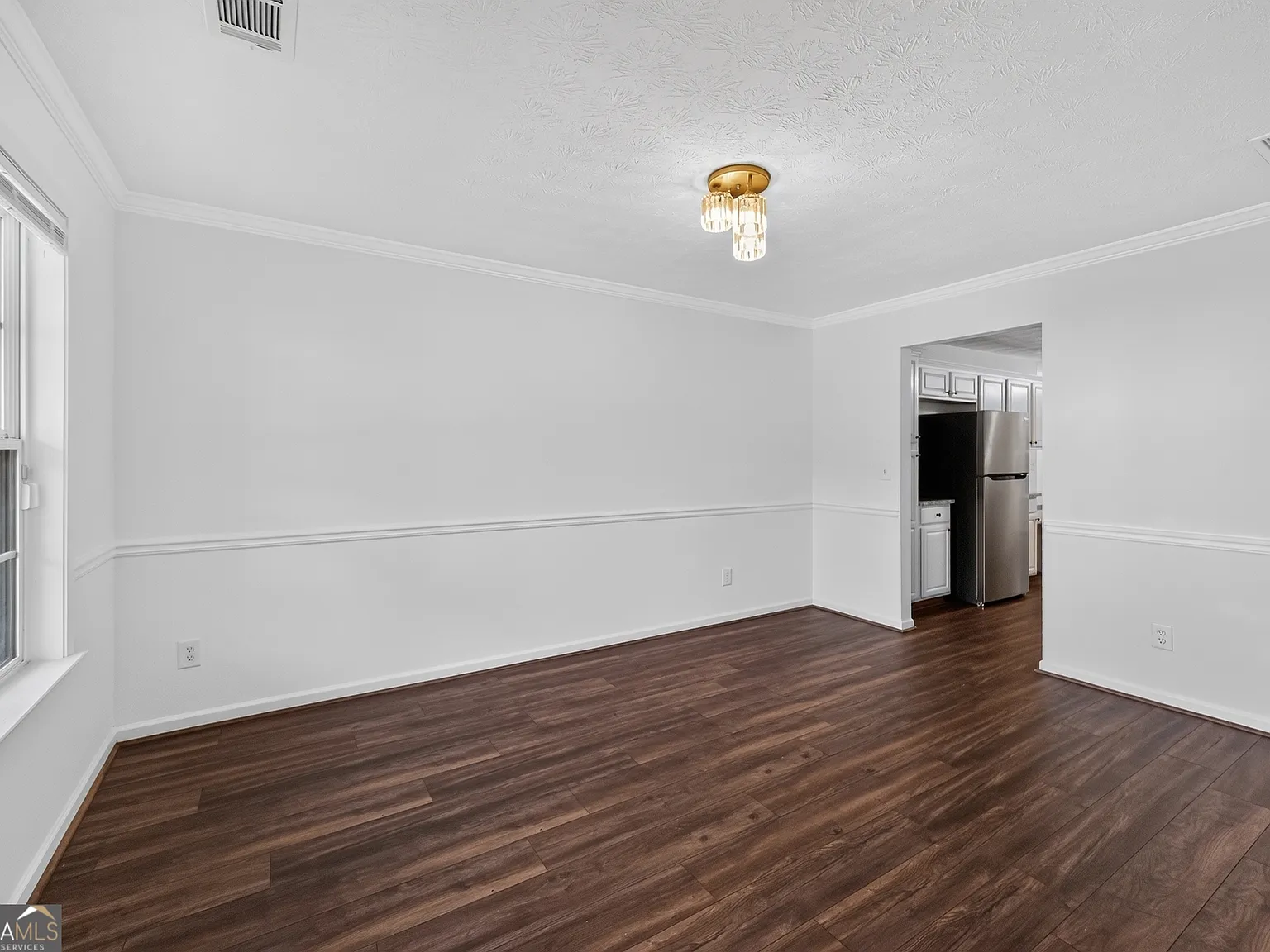 4 bed, 2.5 bath, 2806 sqft, $2,690 — Photo 2