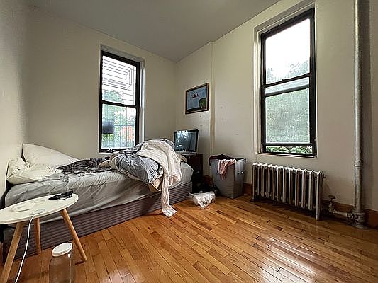 2nd image of 784 Park Pl #11