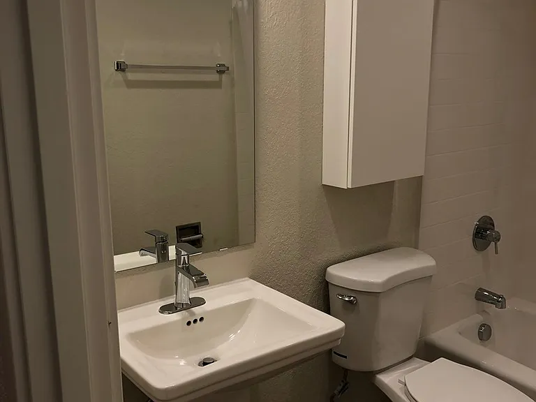 Juneau Apartments — Photo 36