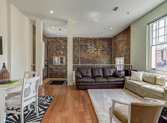 3rd image of 703 Carondelet St APT 207