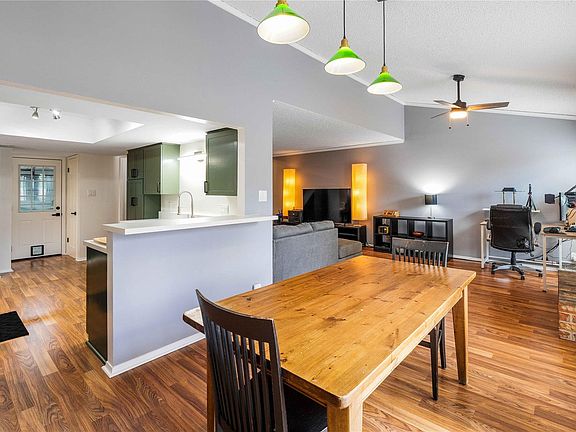 5th image of 8903 Trone Cir #C