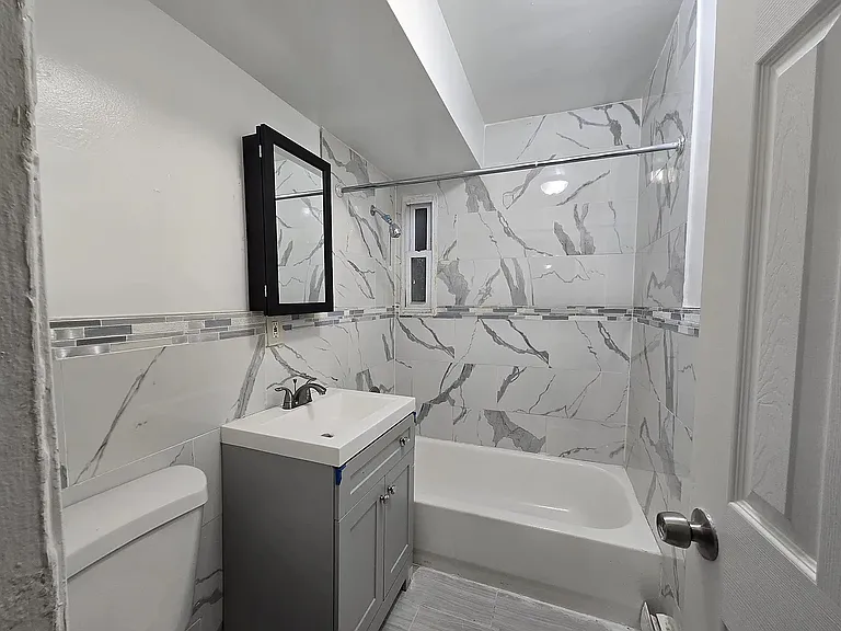386 Stuyvesant Ave #24-A — Photo 3