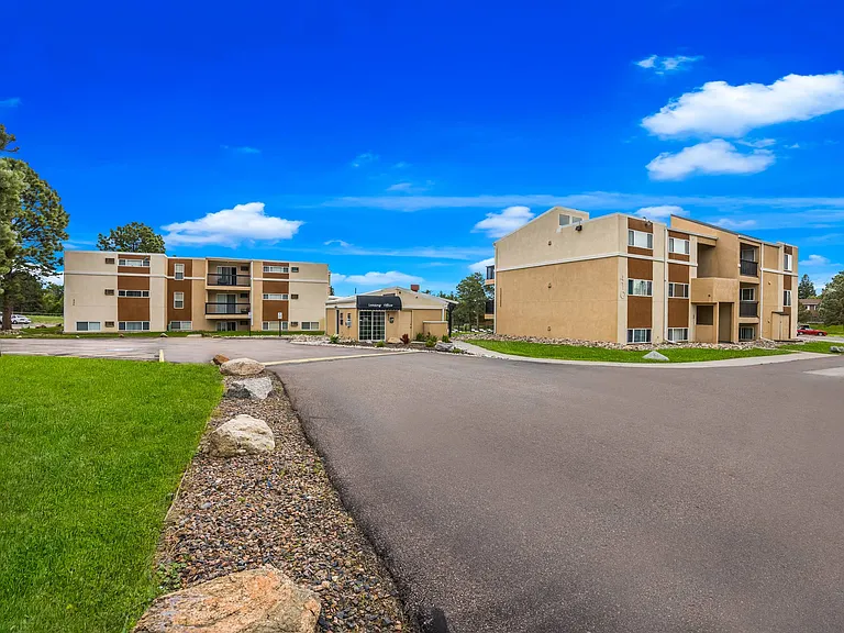 Broadmoor Springs — Photo 18